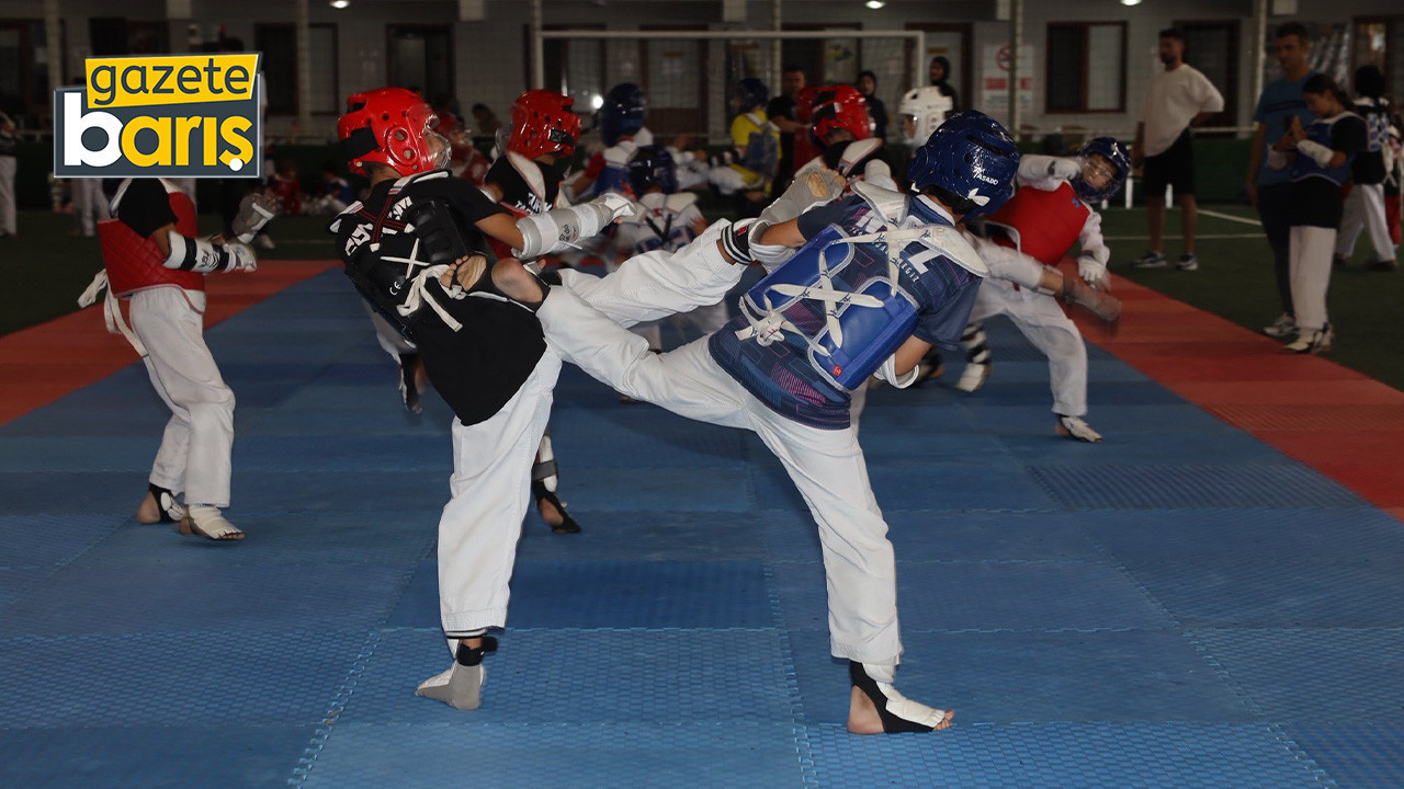 Taekwondo şenliğinde minikler hünerlerini sergiledi