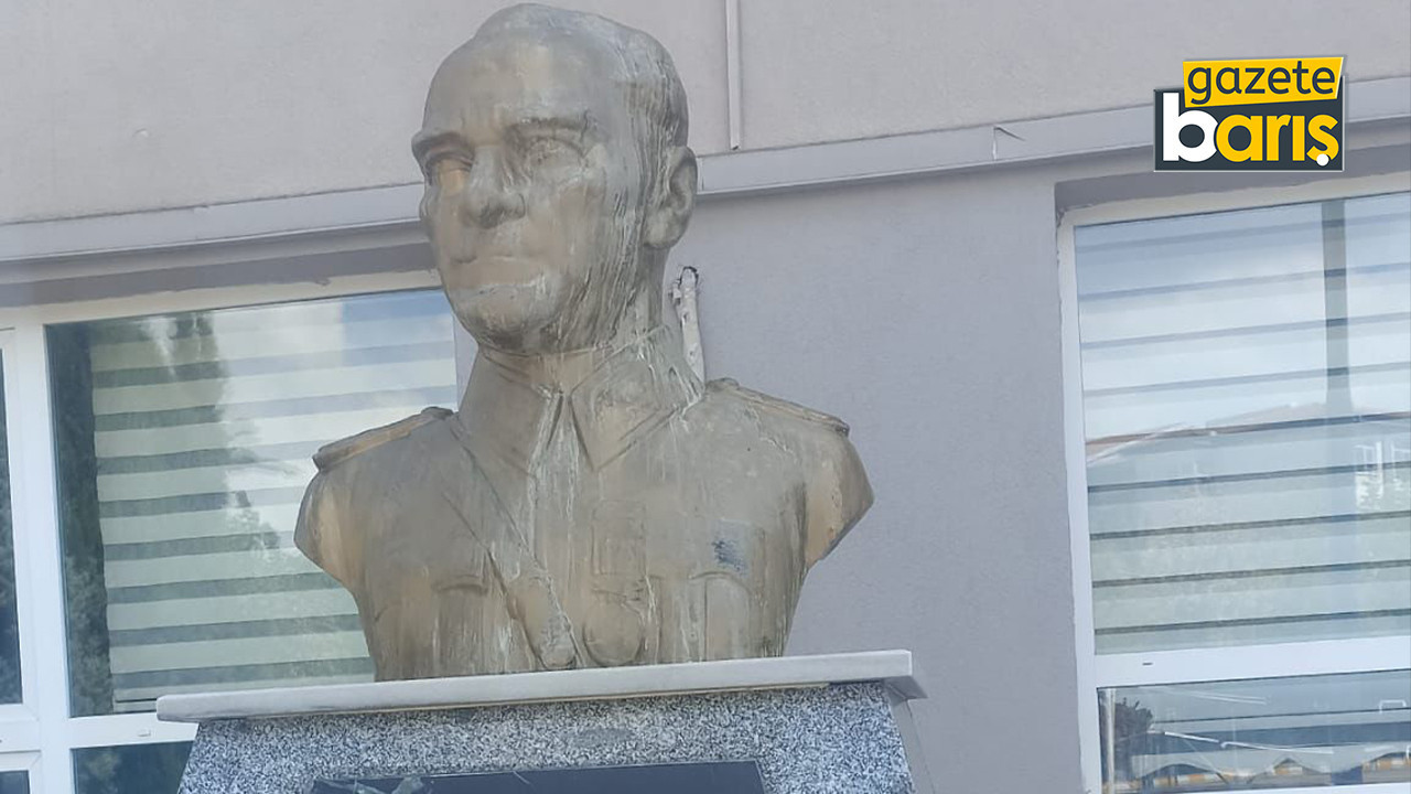 Herkes göreve! Okul bahçesinde utanç manzarası: Atatürk anıtı dökülüyor