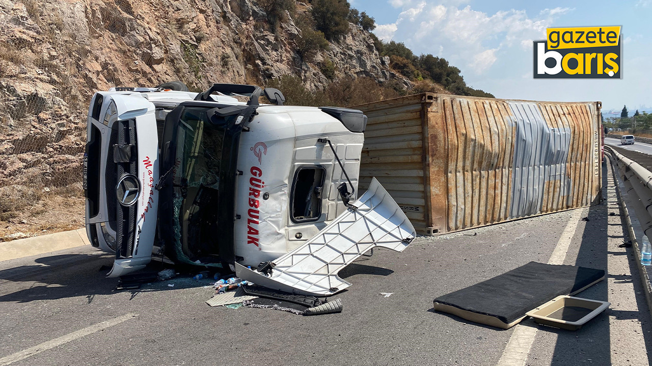 Kocaeli’de tır devrildi! İstanbul istikameti trafiğe kapandı