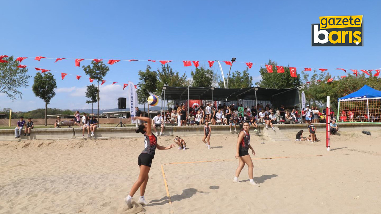 Derince'de voleybol şöleni