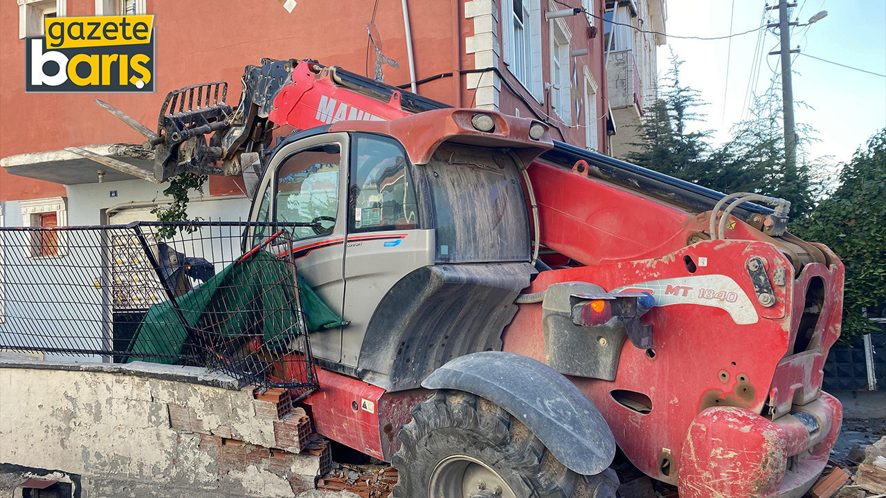 Körfez'de iş makinesi dehşet saçtı: 2'si çocuk 4 yaralı