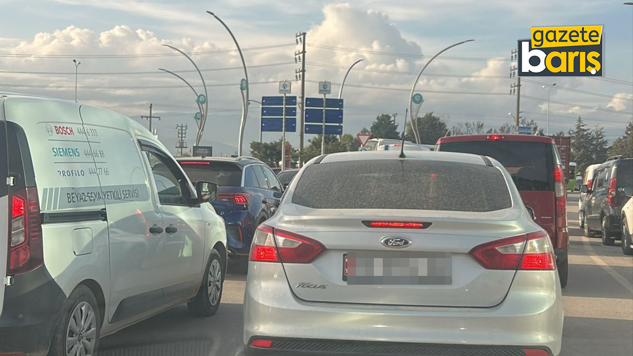 Yeni eğitim yılı başladı, Kocaeli trafiği kilitlendi