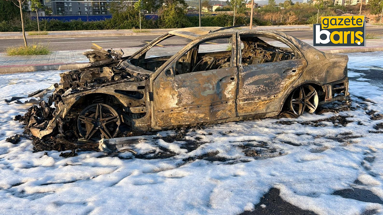 Aracını gümrükten geçiremeyince İzmit'te yaktı!