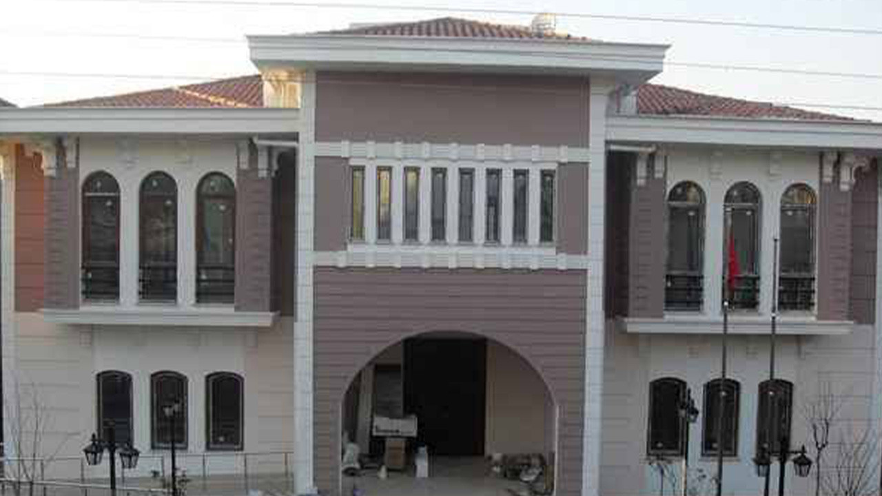 İzmit’teki mahalle konağı ticarethane mi oldu?