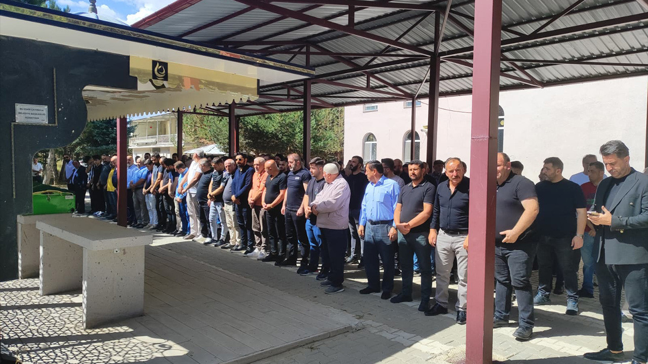 Ersin Kurt'un annesi son yolculuğuna uğurlandı