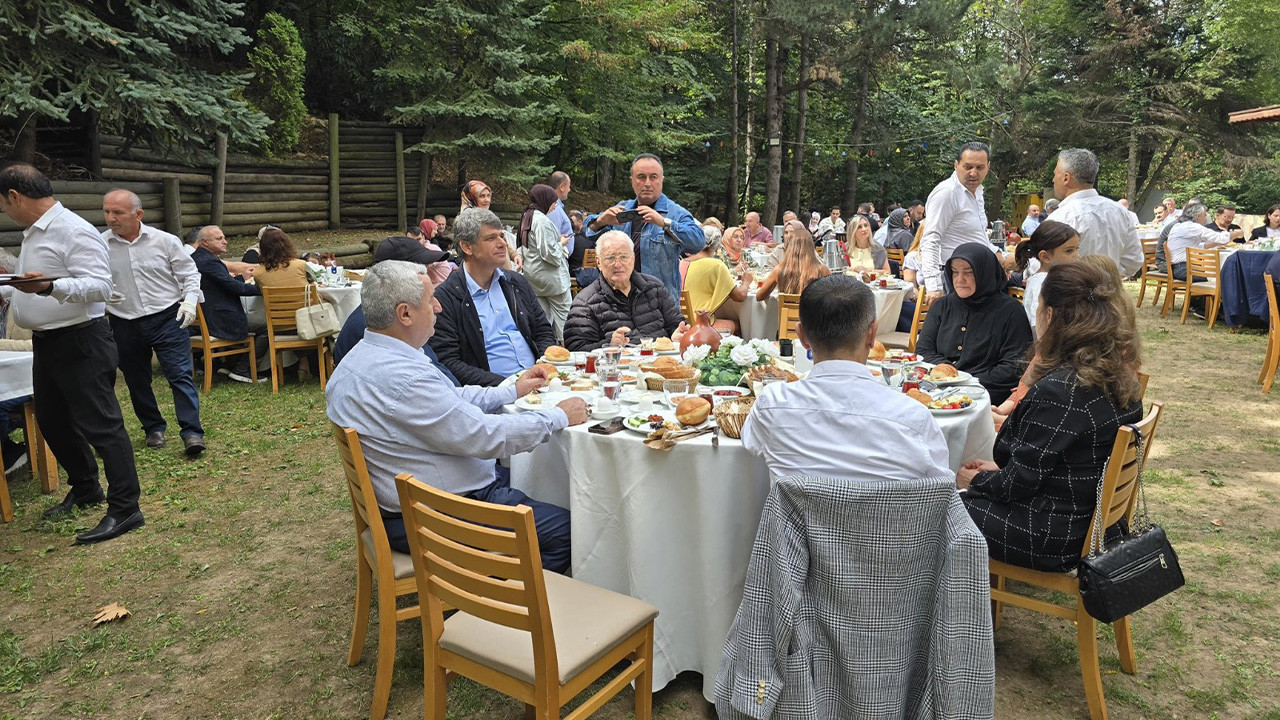 AKP, CHP aynı karede: Artvinliler, Kartepe'deki kahvaltıda buluştu