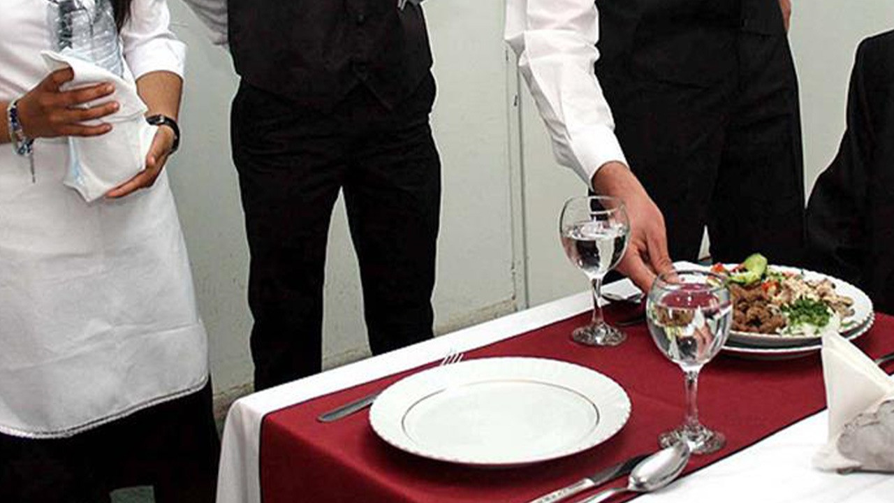 Üniversite mezunları için ilk durak garsonluk