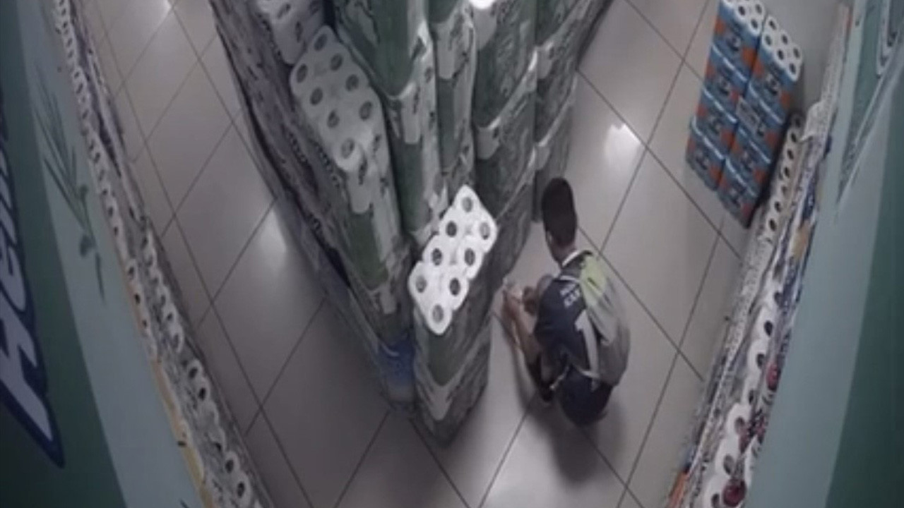 Müşteri gibi girdiği marketi kundaklı