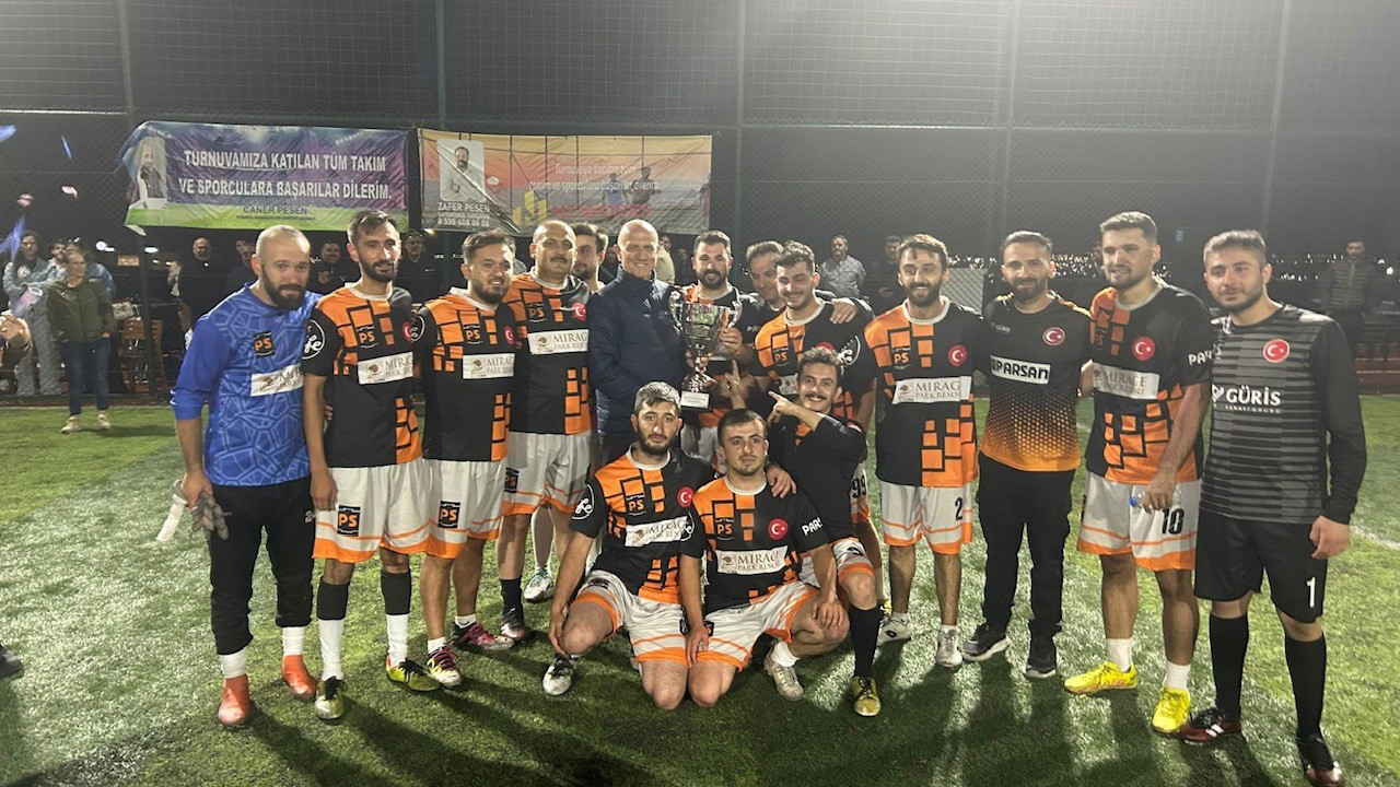 Parsan futbol takımı şampiyon oldu