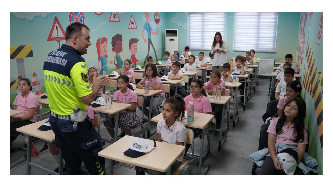 Minikler trafik kurallarını uygulamalı öğreniyor
