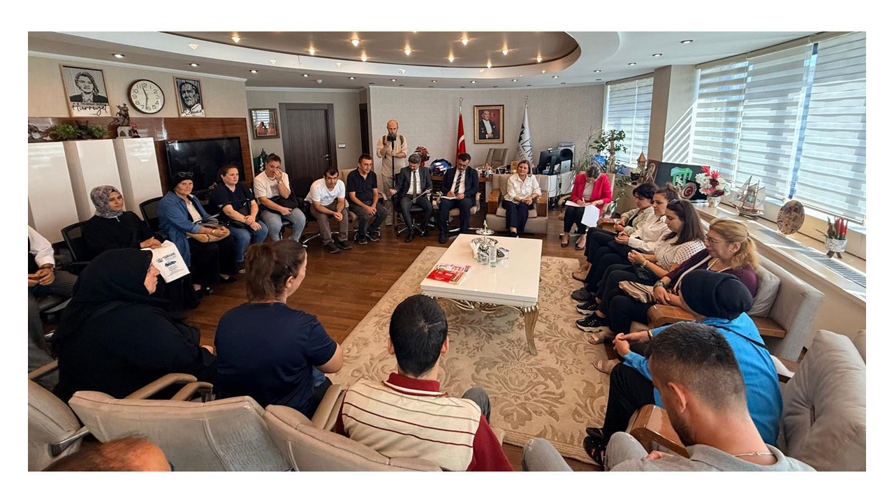 Hürriyet'in halk buluşmalarına muhalefet tepkisi