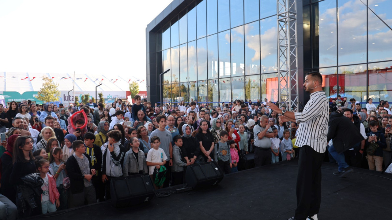 Doğancan Özadlı, Kitap Fuarı’nda sevenleriyle buluştu
