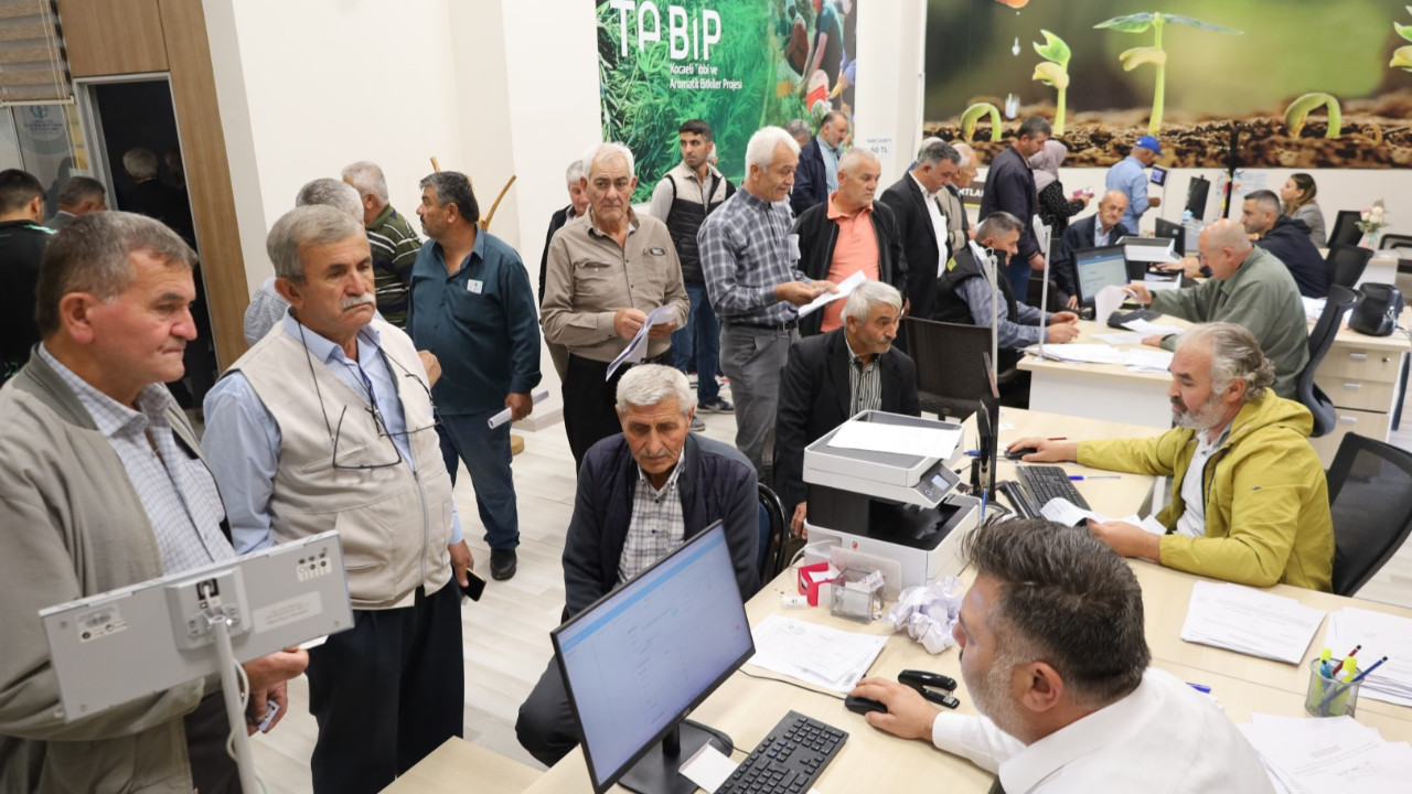 Büyükşehir'den üç bin çiftçiye tohum desteği