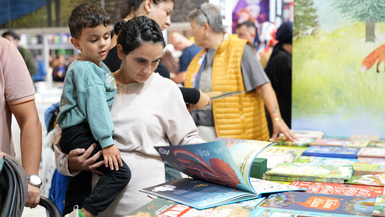Kocaeli Kitap Fuarı’nda anneler ve bebekler kitapla büyüyor