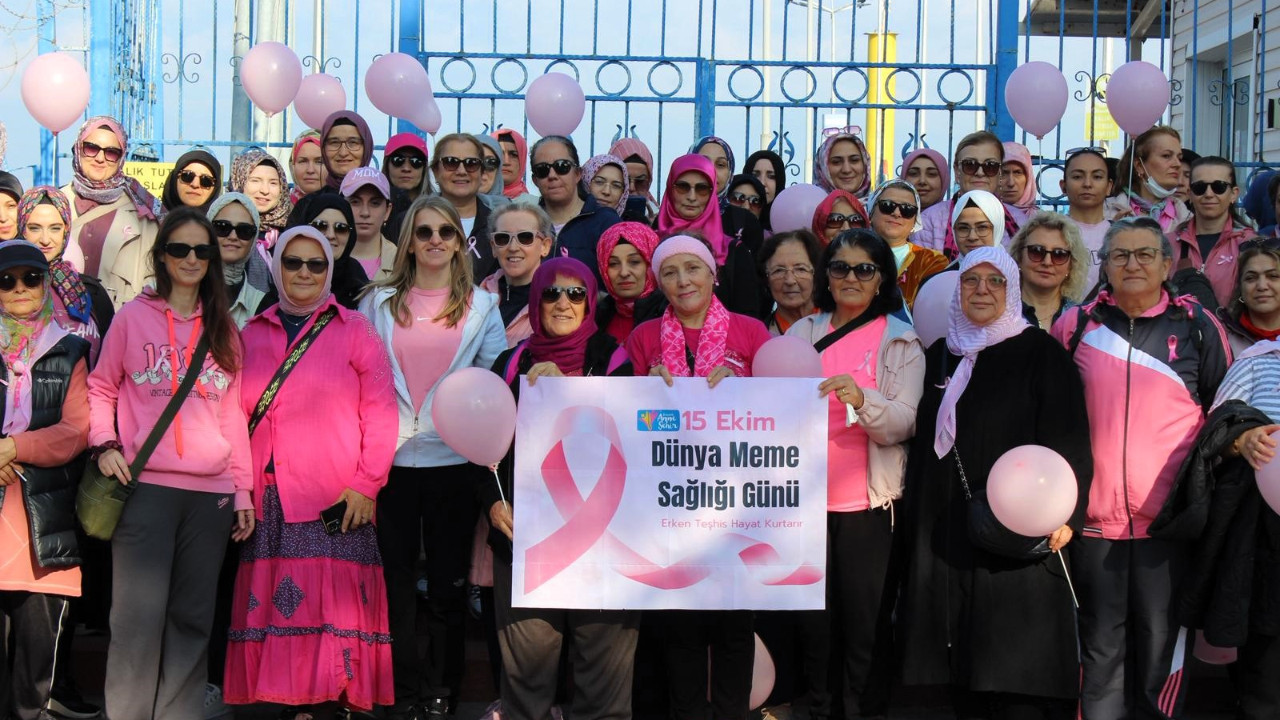 Meme kanserine “pembe kurdele” ile farkındalık