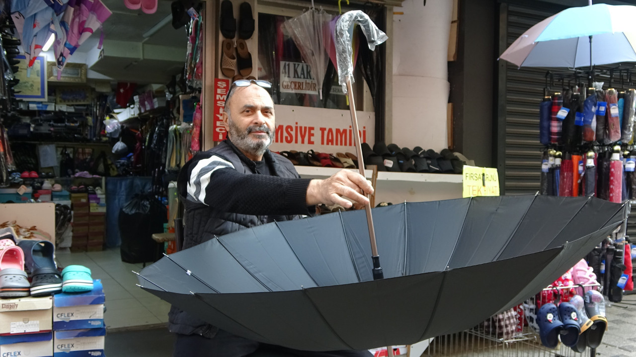 İzmit’in son şemsiye tamircisi 42 yıldır ayakta kalma mücadelesi veriyor