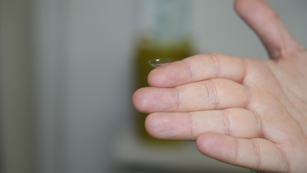 Uygunsuz kontakt lens kullanımına dikkat: Acılar içinde göz kaybedilebilir