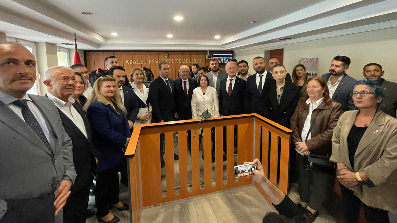 CHP’de yeni dönem: Erdem Arcan mazbatasını aldı