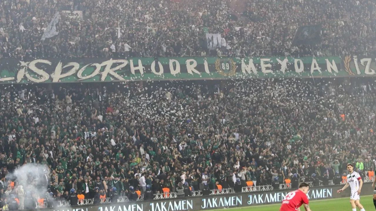 Kocaelispor tribünleri Süper Lige renk kattı