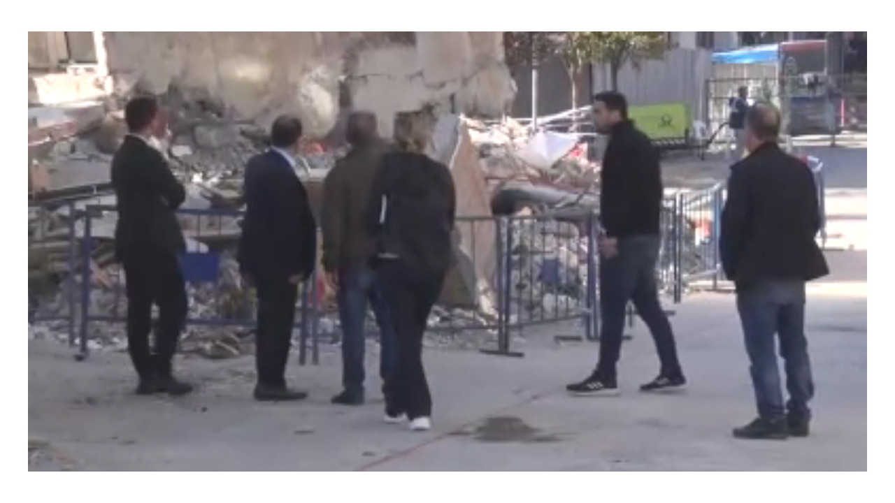 Boşaltılan binalardaki eşyalar polis kontrolünde alındı