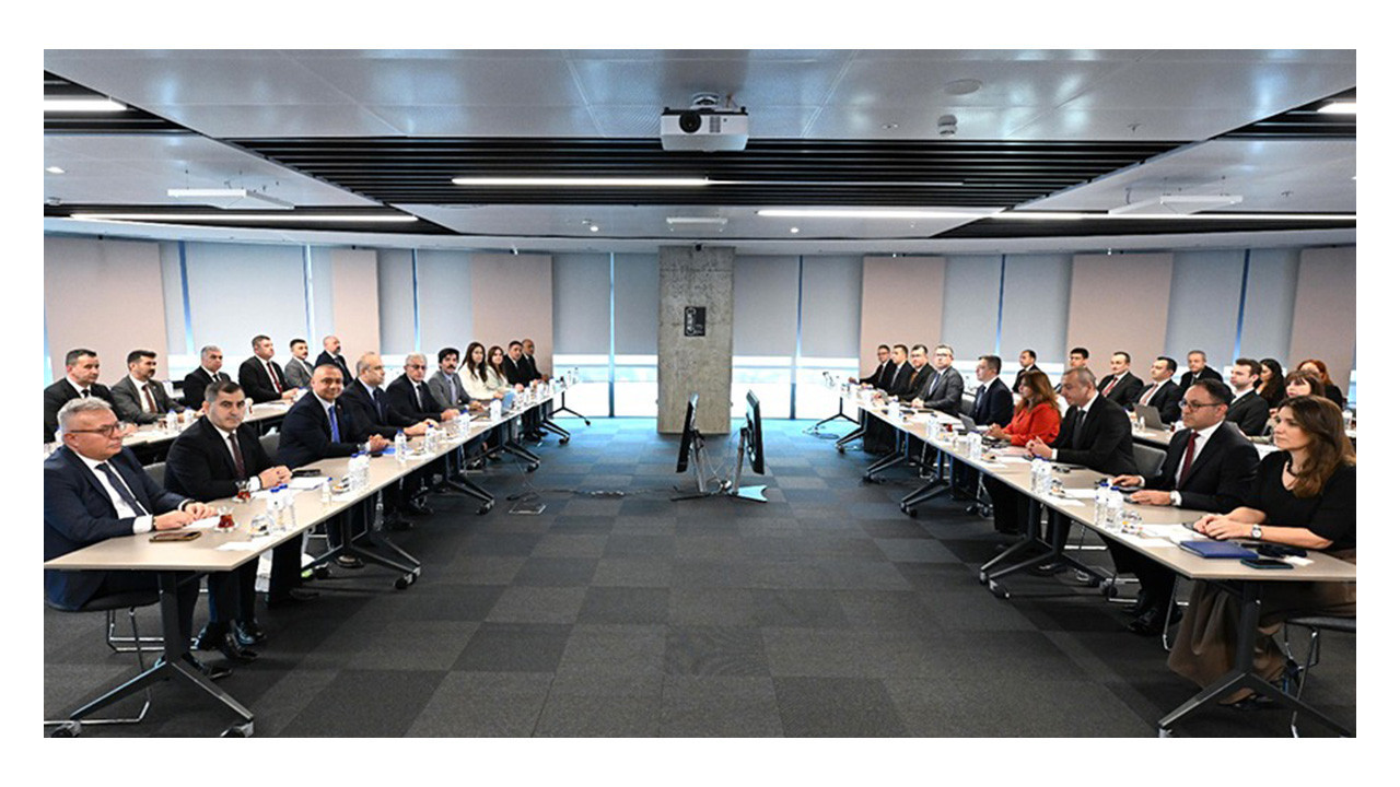 15 madde geçti. Kocaeli'de binlerce metal işçinin kulağı bu toplantıdaydı