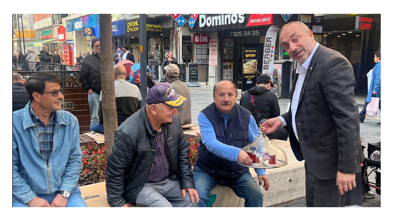 MHP’li Başkan çay servis etti