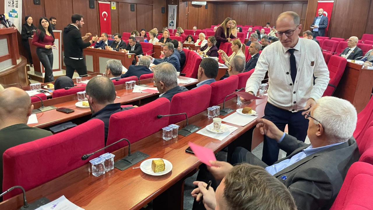İzmit Belediyesi'nde Encümen'e o isim seçildi
