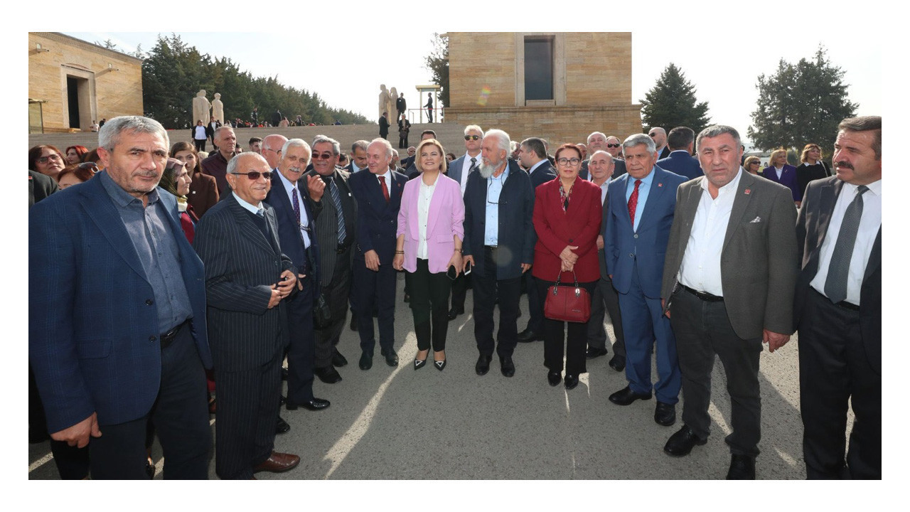 CHP’li isim “yönettiğini zannedenlere duyurulur” dedi, Partide ayrımcılık yapanlara verdi veriştirdi