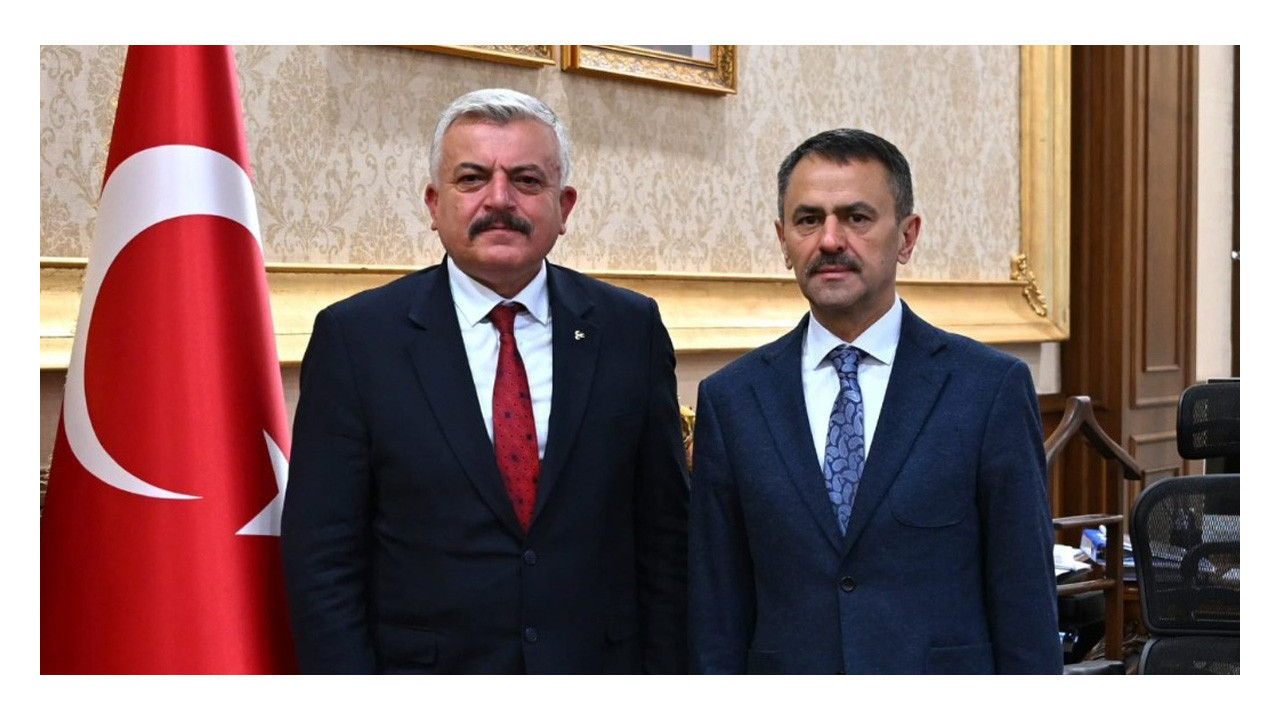 Valinin kapısından ayrılmayan MHP’li başkan linçlere sus pus oldu!