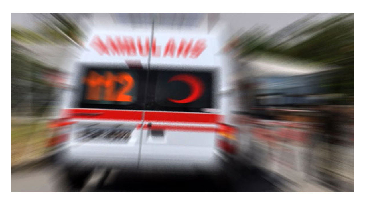 İzmit'te feci kaza: Durakta bekleyen işçilere otomobil çarptı!