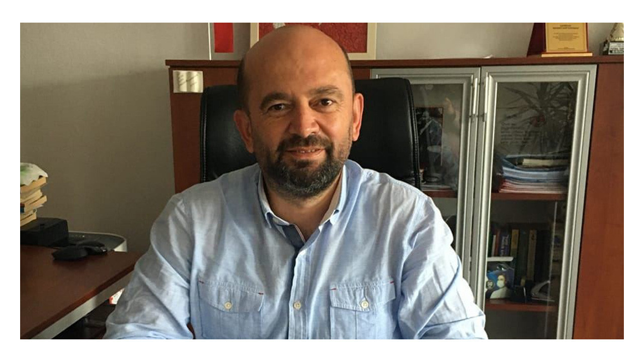 Eğitim-İş: “Atatürk ve Türk bayrağı dışında görsel asılamaz”