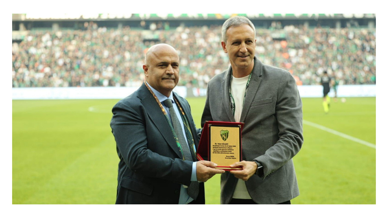 Taner Gülleri’ye plaket