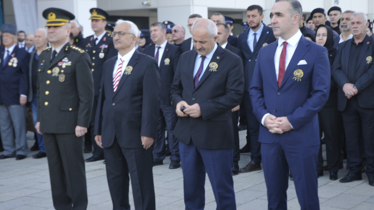 Resmi törende belediye başkanının telefonu çaldı