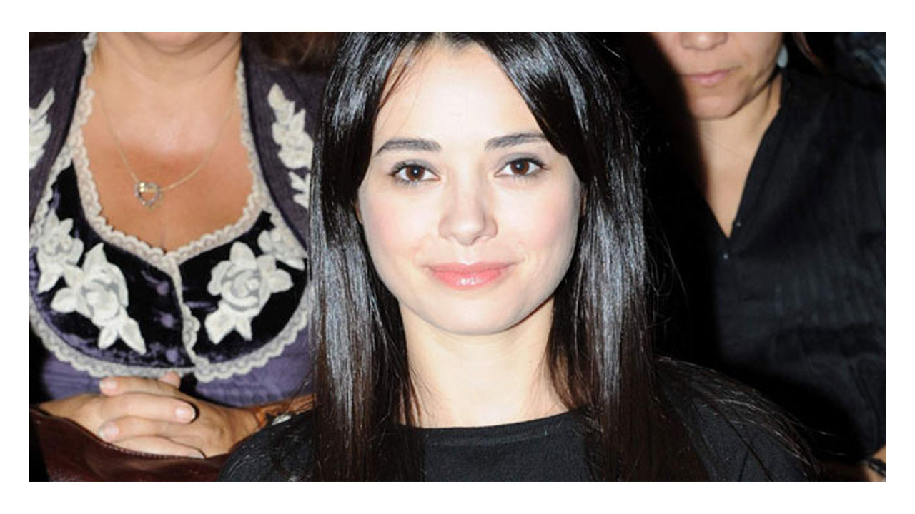 Özgü Namal trafik kazası geçirdi