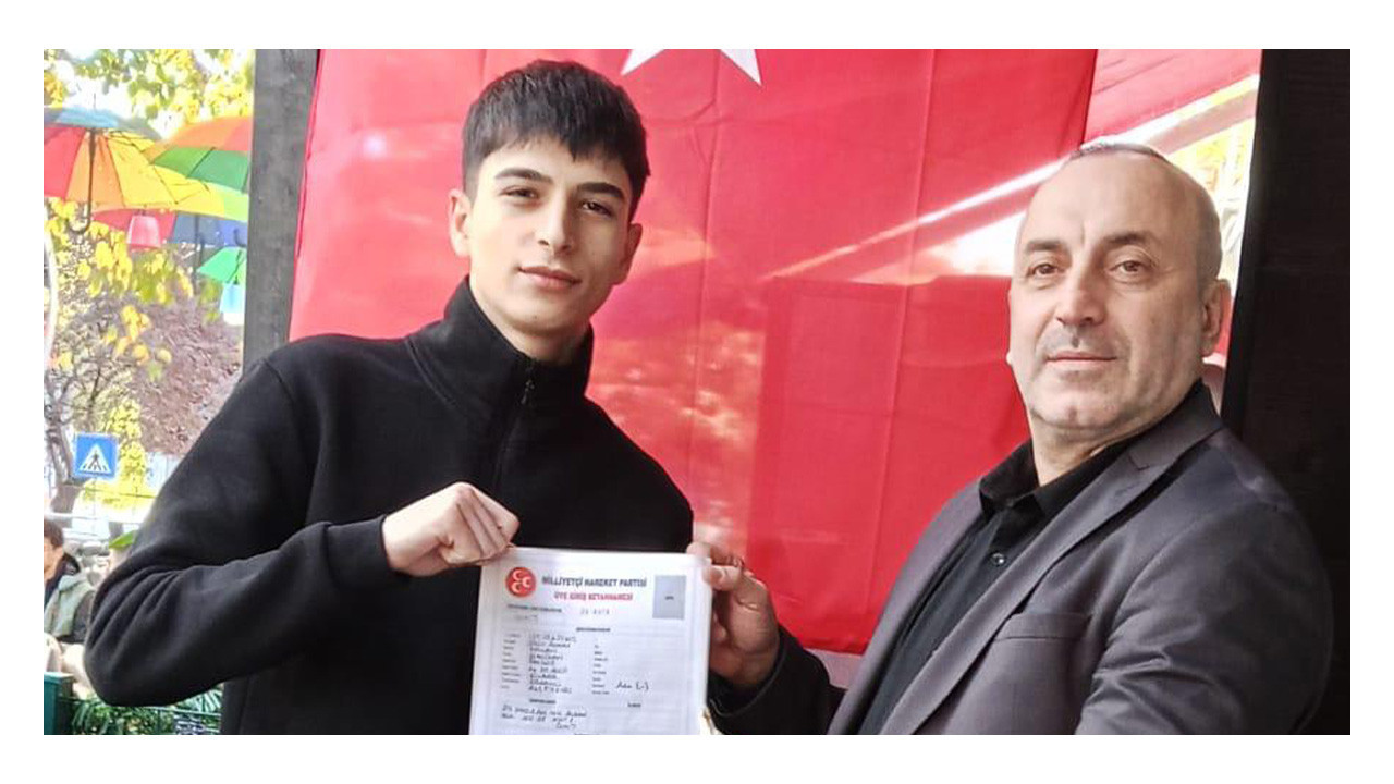 İzmitli genç 18 yaşına girer girmez MHP’ye üye oldu