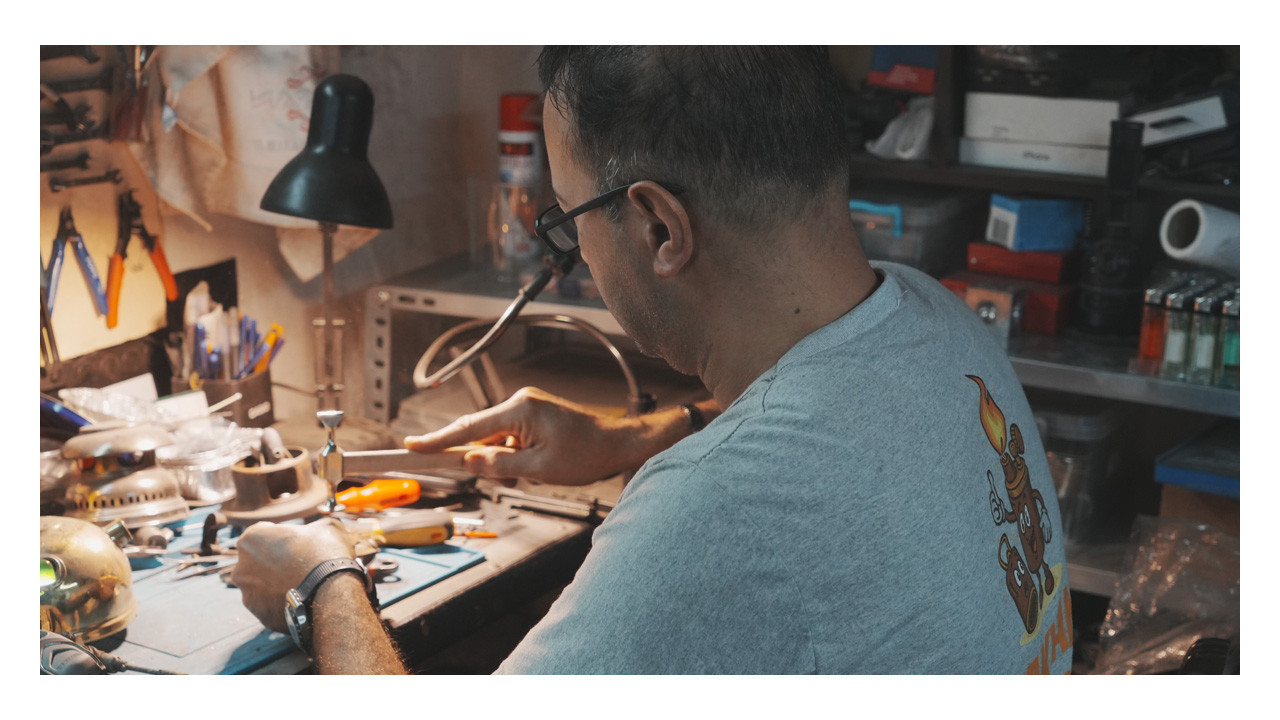 Kocaeli’deki 10 metrekarelik atölyesinden Türkiye'ye ulaşıyor