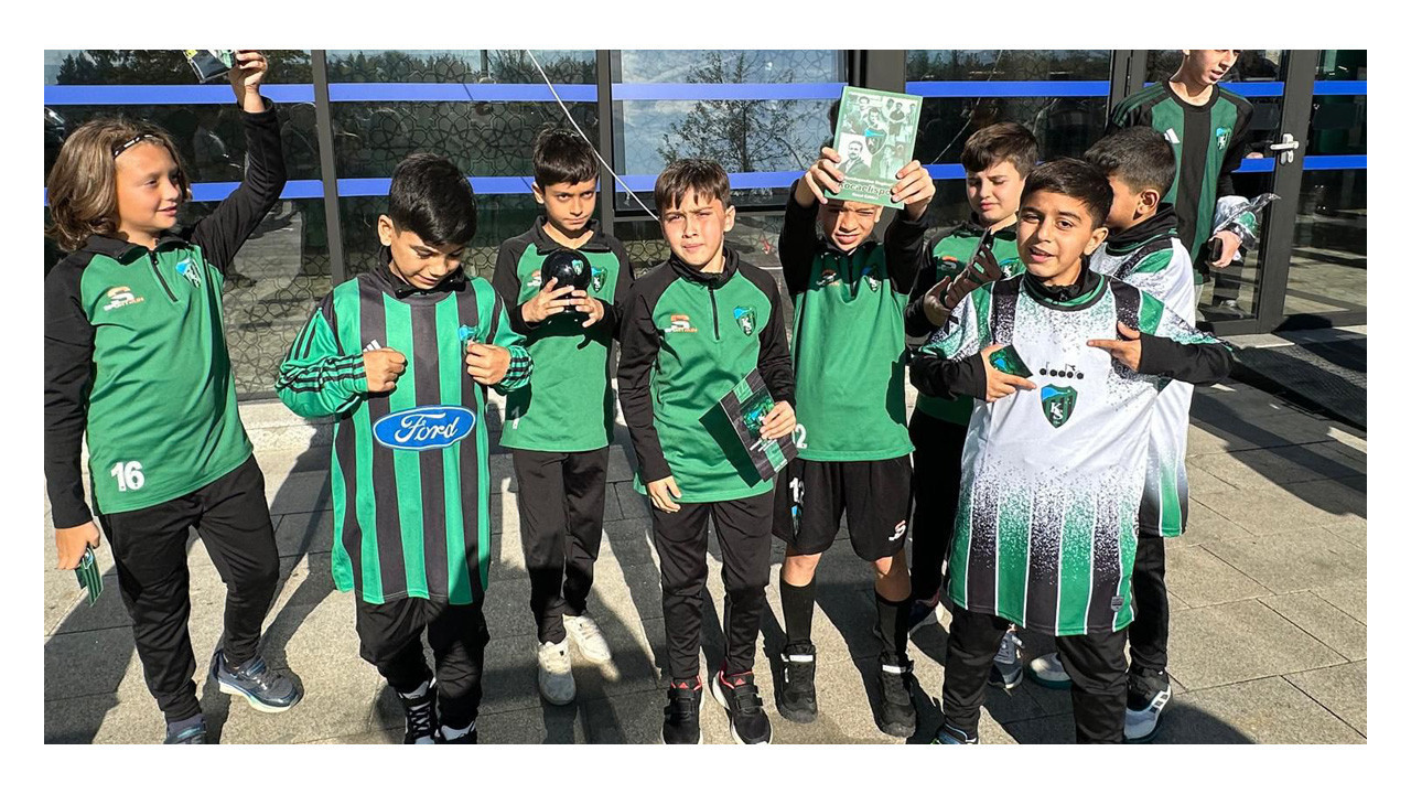 Hediyeleri bizzat Agyei verdi! Sempozyumda büyük ilgi