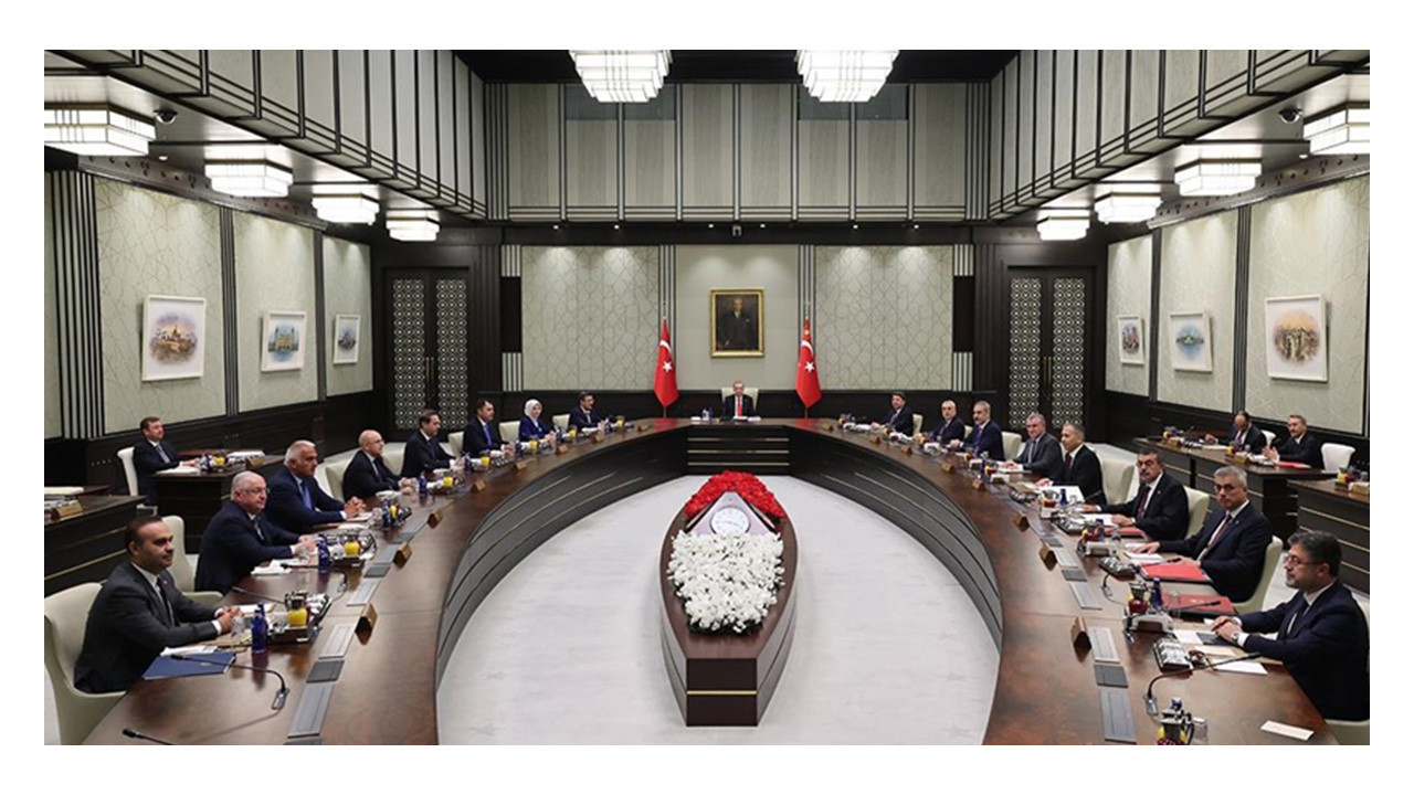 Kabine toplantısı başladı, gündemde uçak kazası var