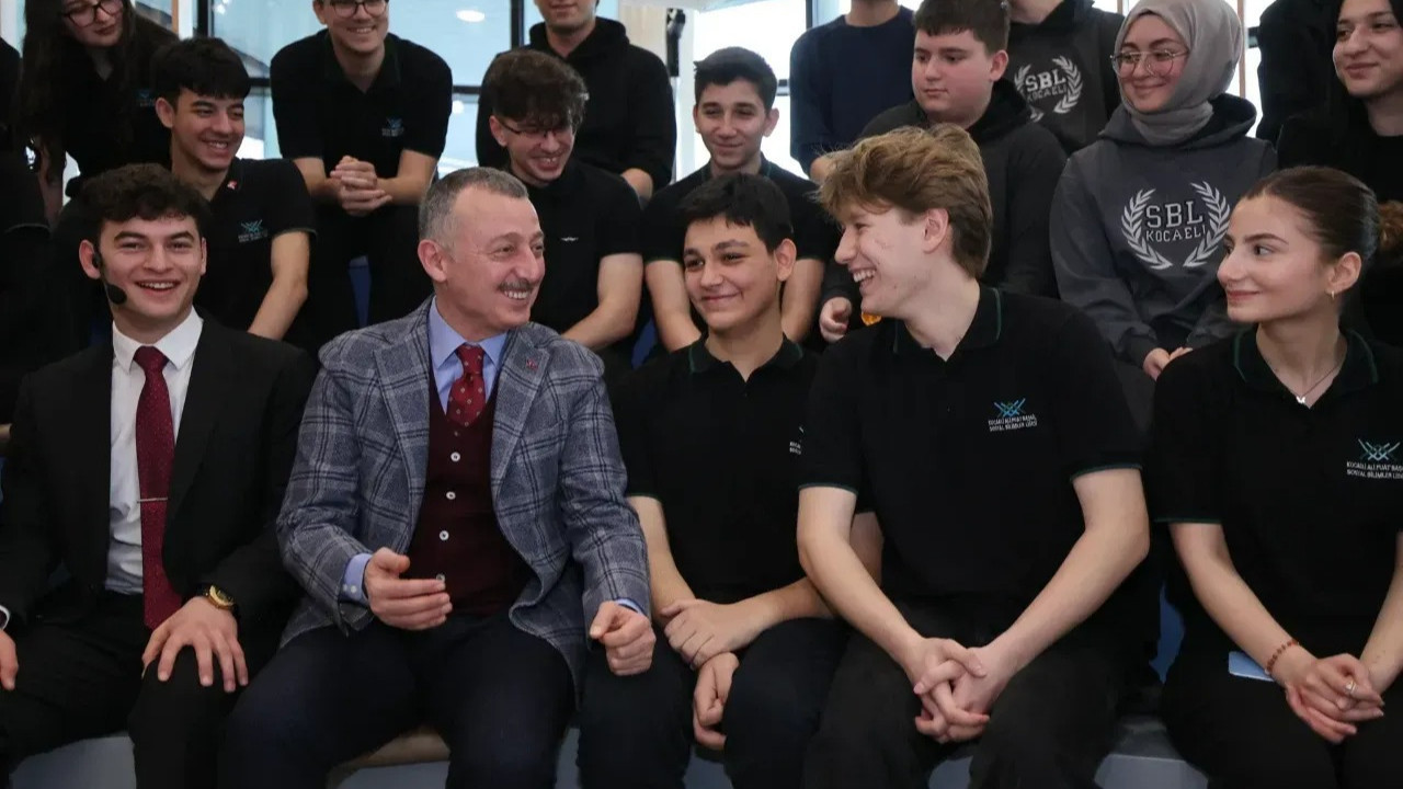 392 milyon TL ayrıldı! Kocaeli'de 30 bin öğrenciye ilk burs taksiti yatırıldı