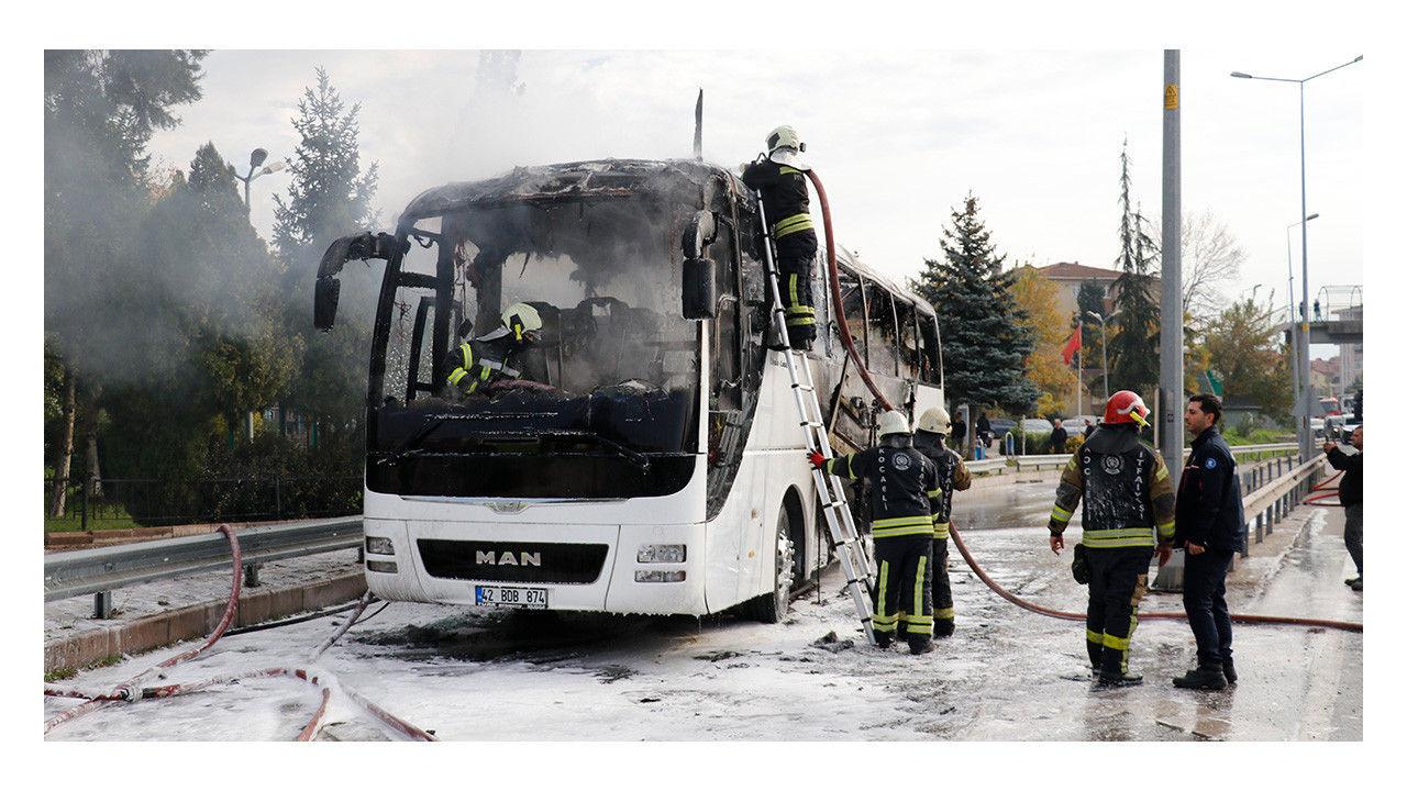 İzmit’te seyir halindeki yolcu otobüsü alev aldı