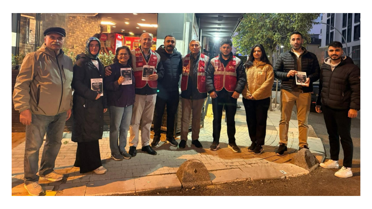 CHP’liler sabahın ilk ışığında broşür dağıttılar