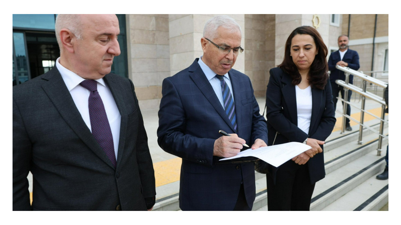 Kaymakam Dönmez kaymakamlık binasını için imzayı attı