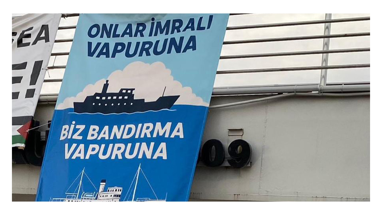 İYİ Partililer, İzmit’i Bahçeli’ye göndermeli afişlerle donattı!