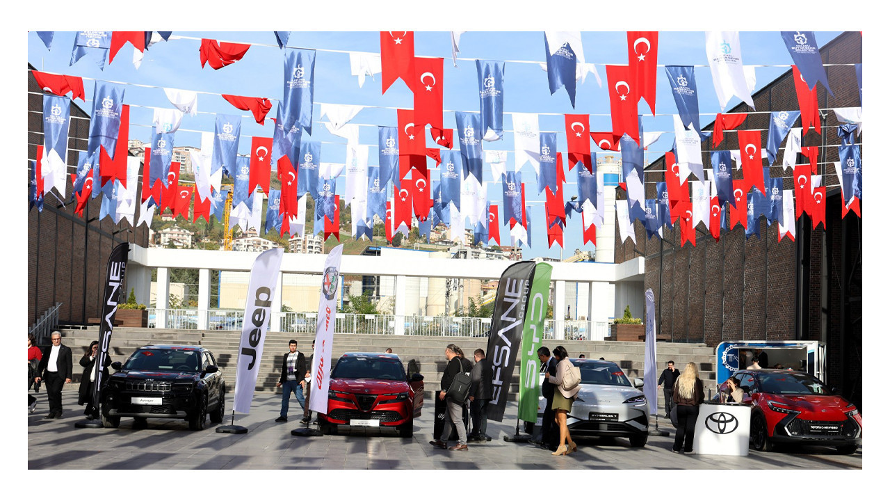 Bilişim Fuarı stantlarına yoğun ilgi!