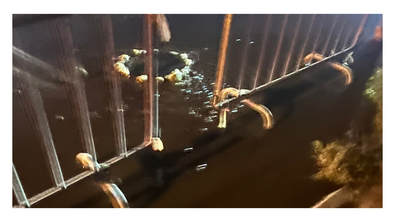 Lağım taştı. 41 Burda Avm’ye girmek için parkuru tamamlamanız gerekiyor!