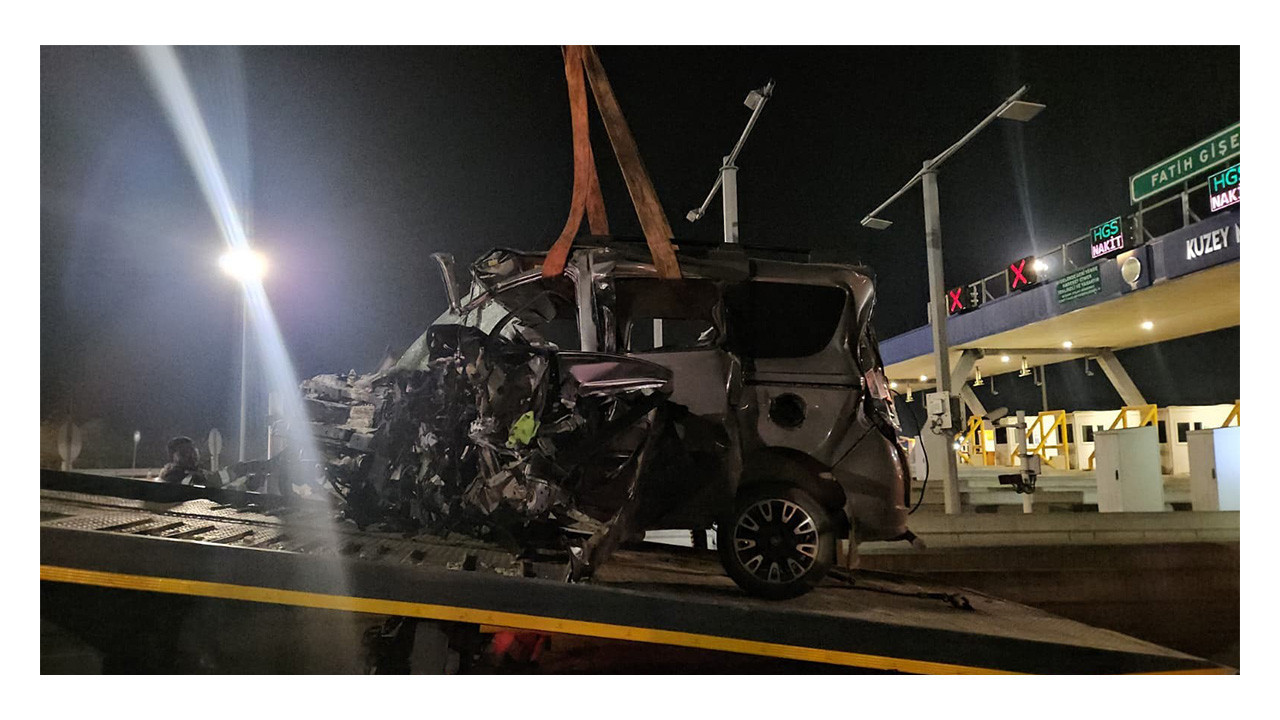 Kuzey Marmara Otoyolu’nda otomobil gişeye girdi: 1 ağır yaralı