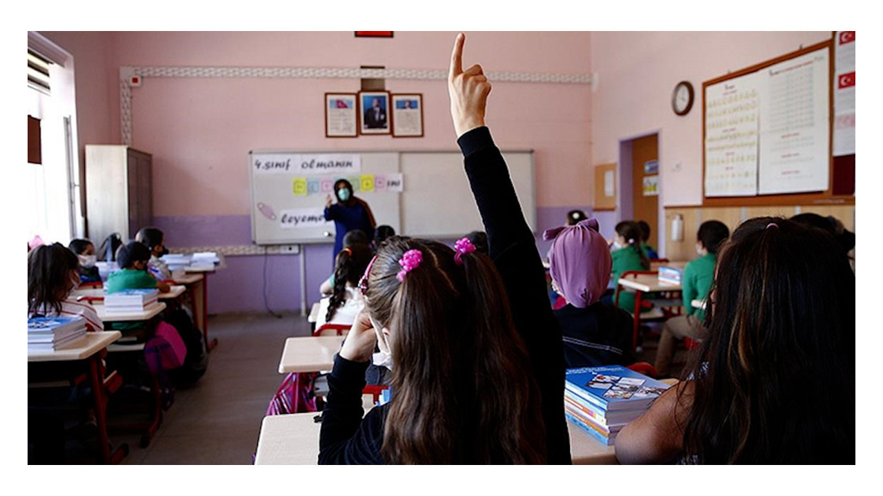 Bakan açıkladı: Ara tatiller kalkıyor mu?