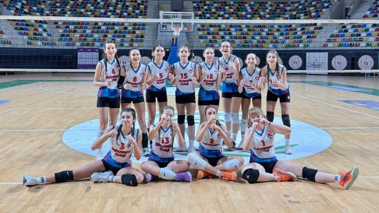 Bahçeşehir Koleji Yıldız Kızlar Takımı Yarı Finalde