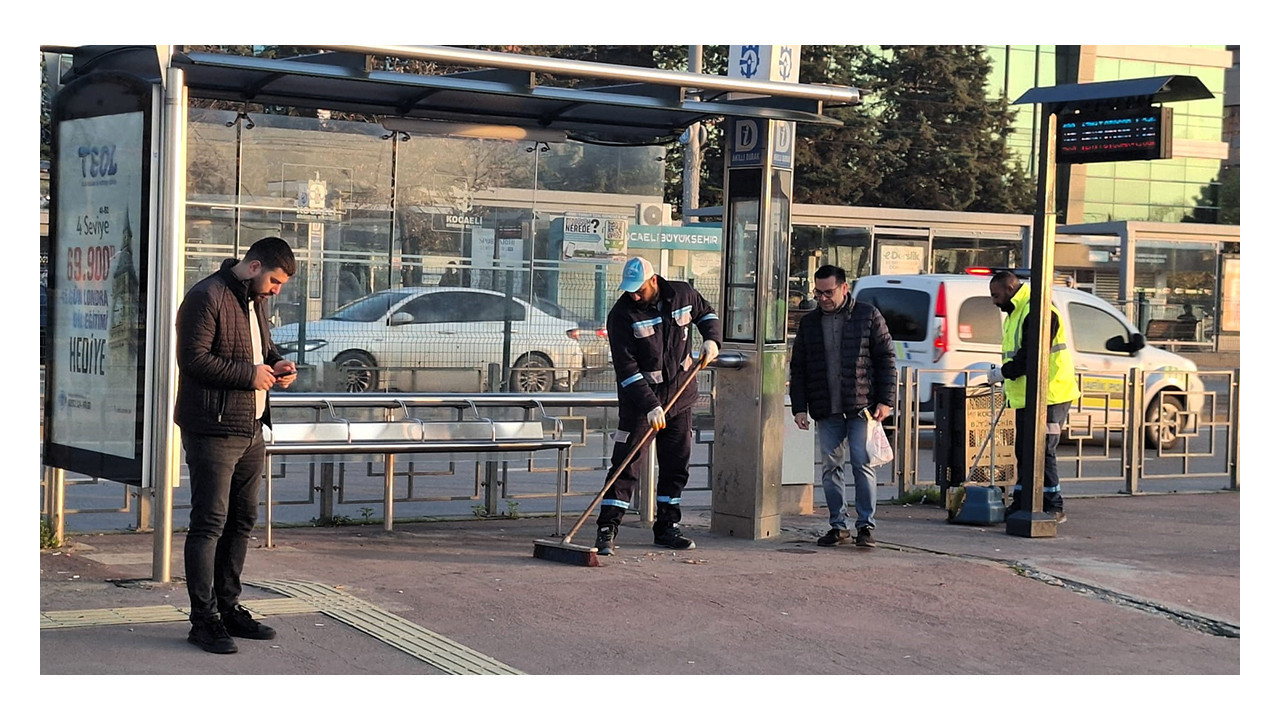 Büyükşehir’le duraklar temiz ve bakımlı