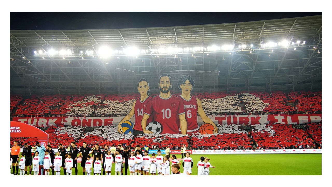 Bakan'dan Kocaelispor taraftarına milli maç övgüsü!